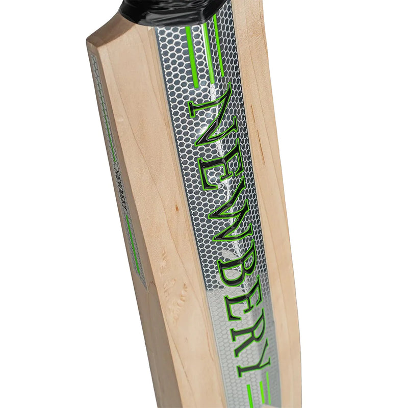 Newbery Blitz Xtreme 5* Cricket Bat